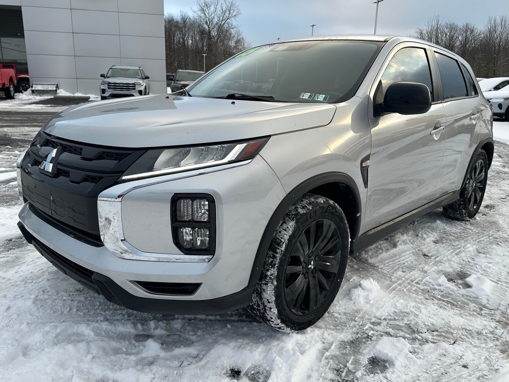 2023 Mitsubishi Outlander Sport LE's photo