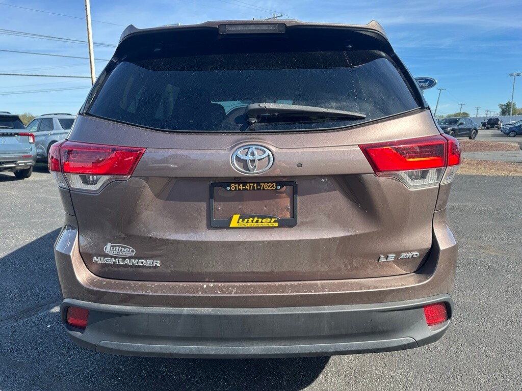 2018 Toyota Highlander LE photo 4