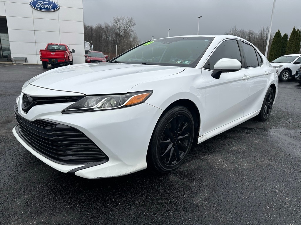 Used 2019 Toyota Camry SE Sedan