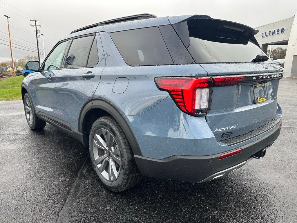 2026 Ford Explorer photo 3