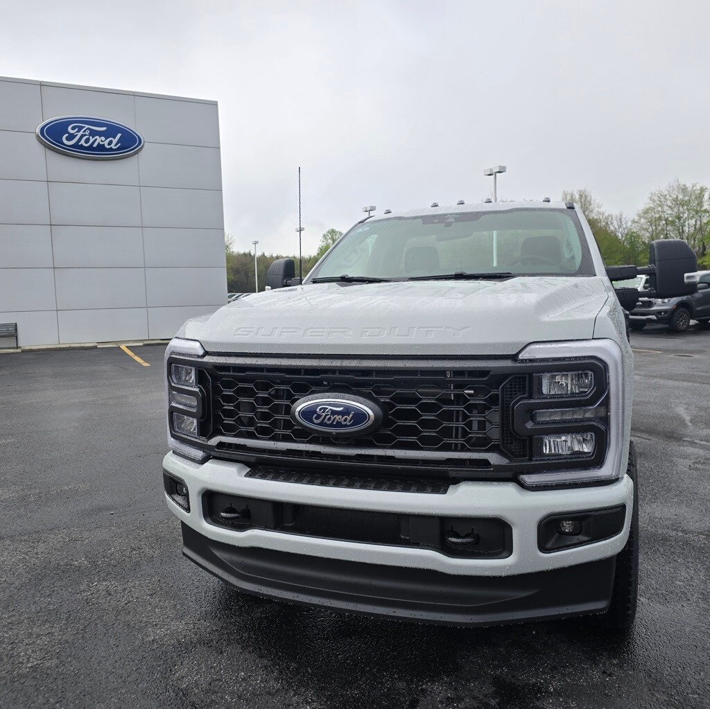 2025 Ford F-250 XL photo 4