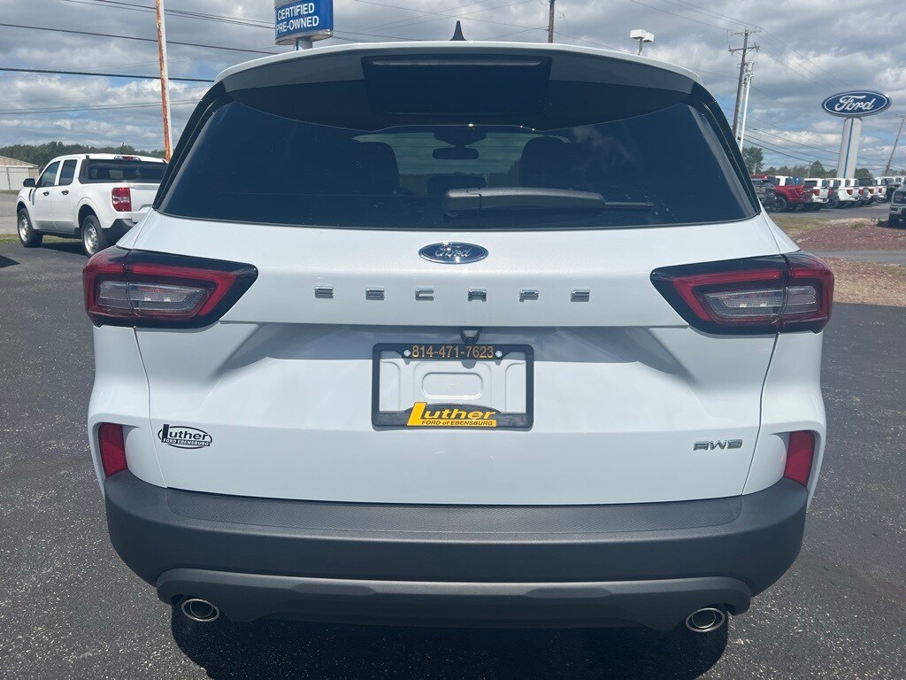 2025 Ford Escape ST-Line photo 2
