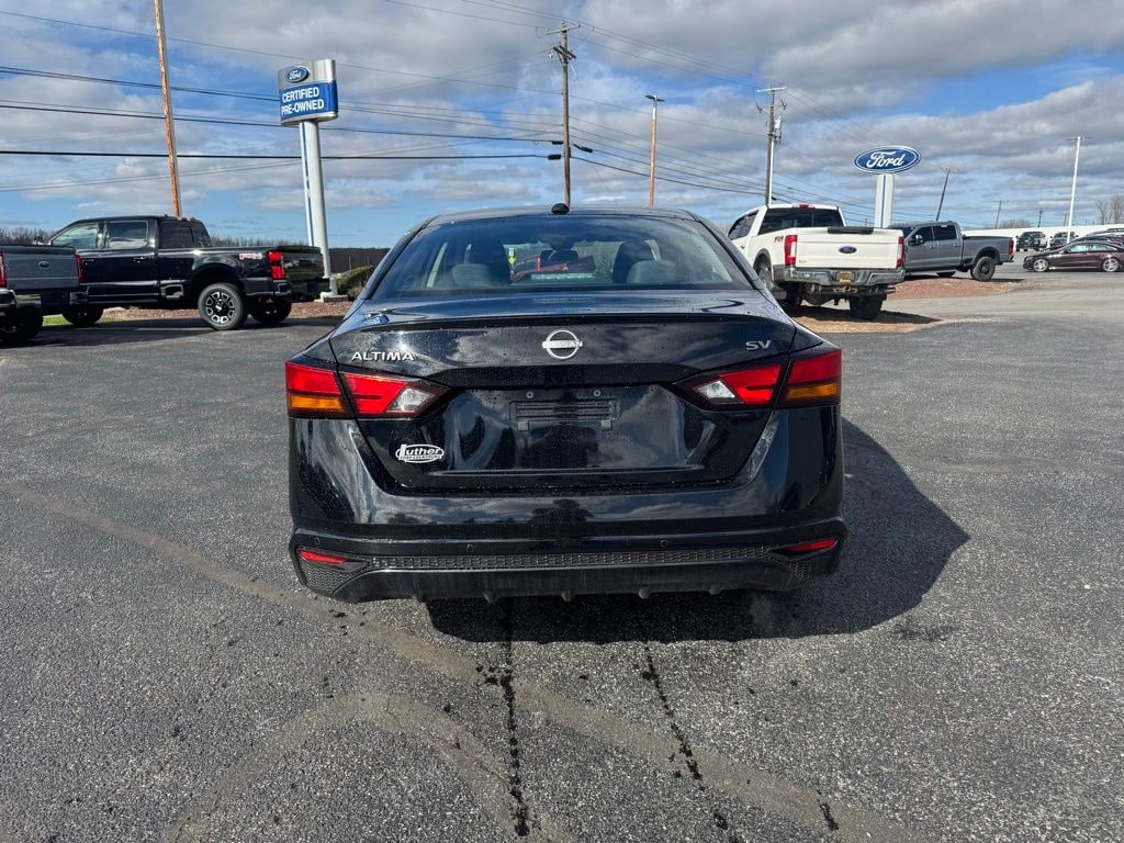 Used 2024 Nissan Altima 2.5 SV Sedan