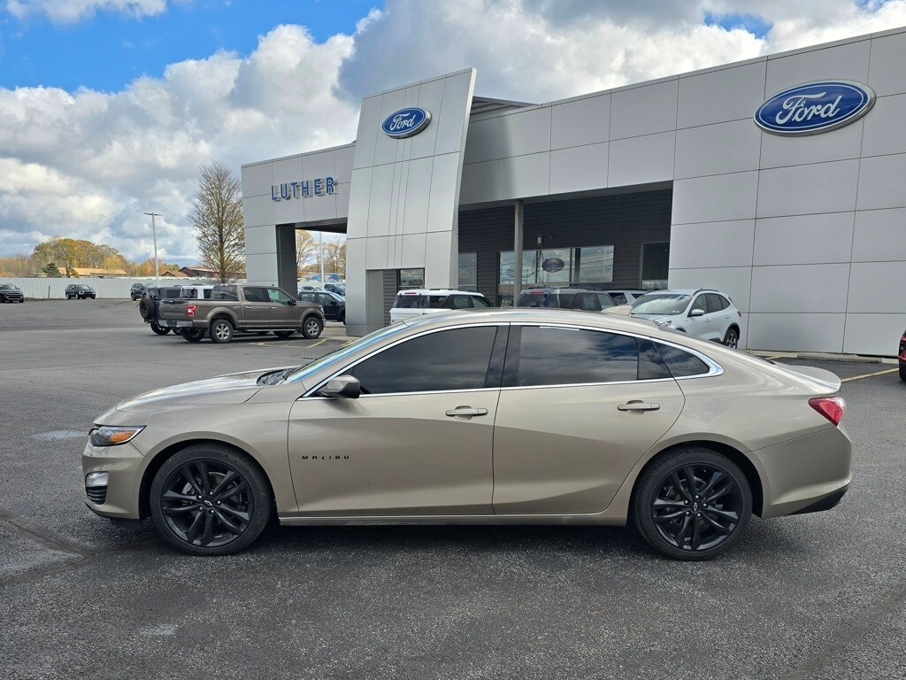2022 Chevrolet Malibu 1LT photo 2