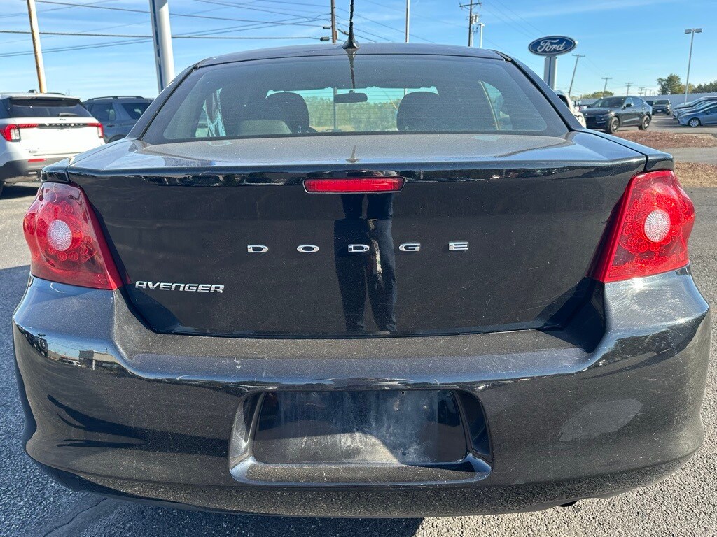 2013 Dodge Avenger SE photo 2