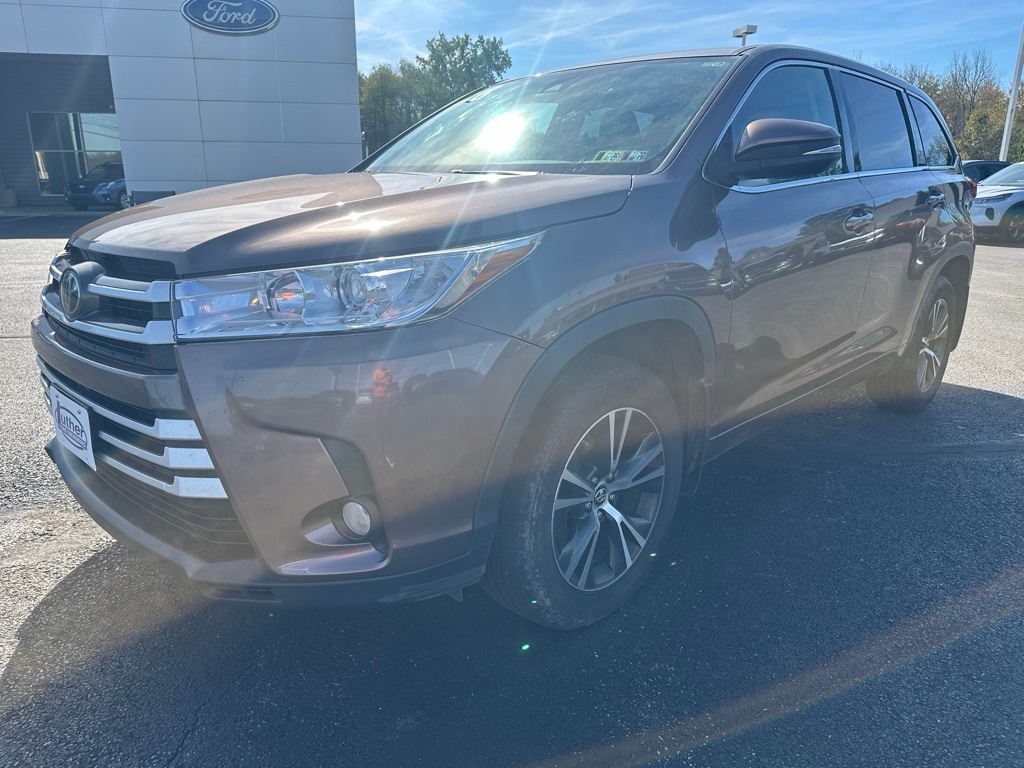 2018 Toyota Highlander LE Plus's photo