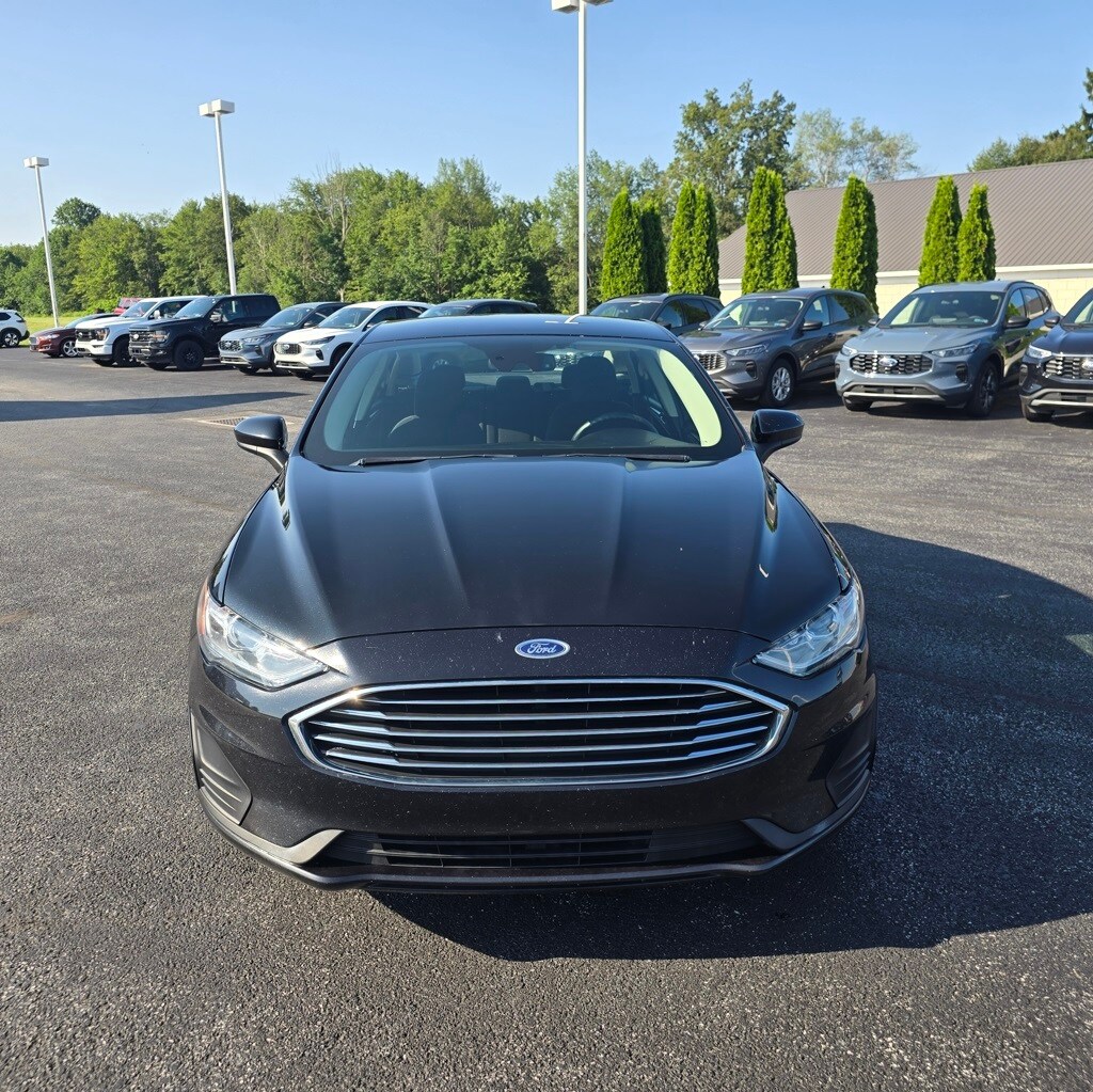 2020 Ford Fusion SE photo 3