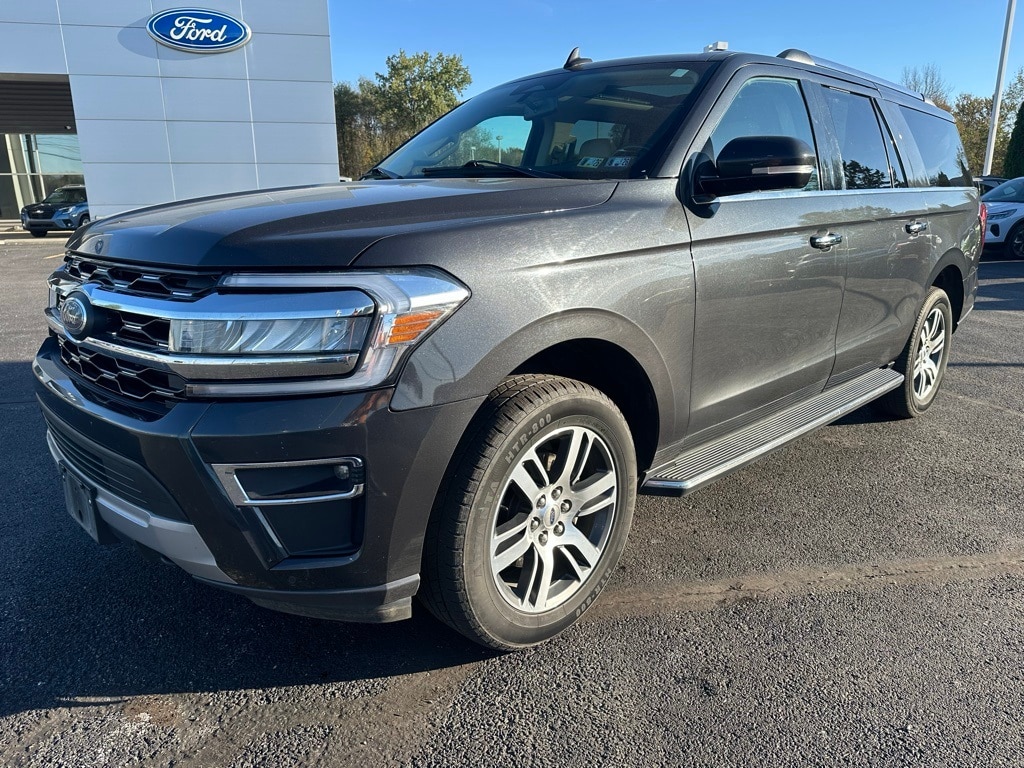 2023 Ford Expedition Limited's photo