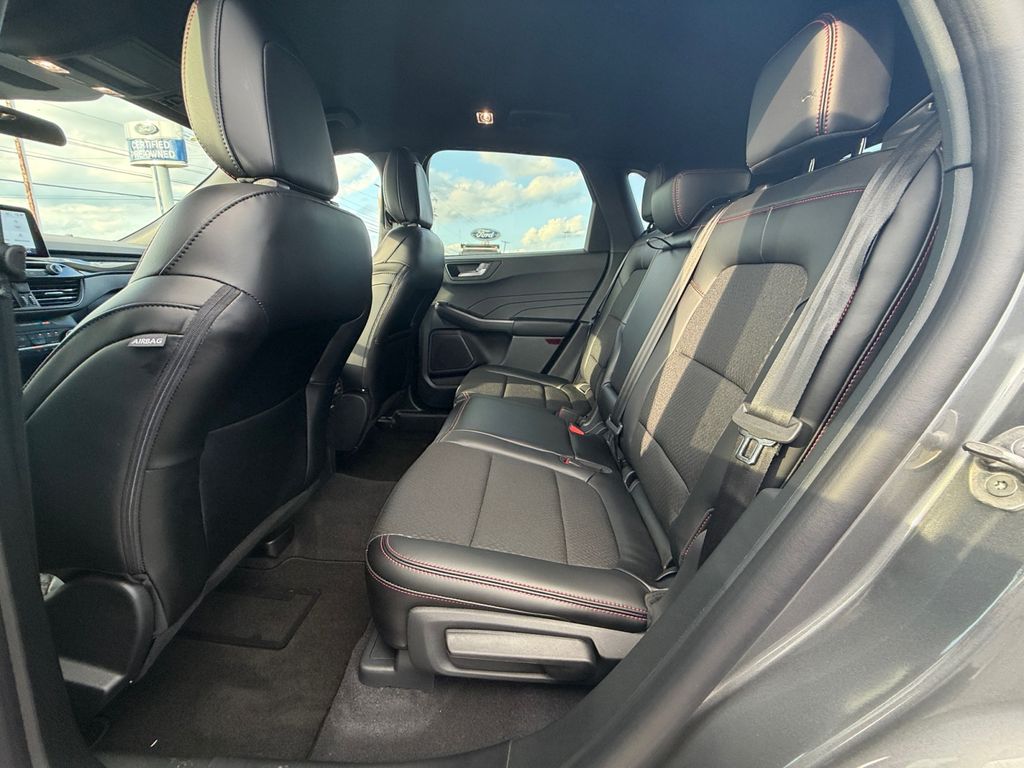 2026 Ford Escape ST-Line - Photo 11