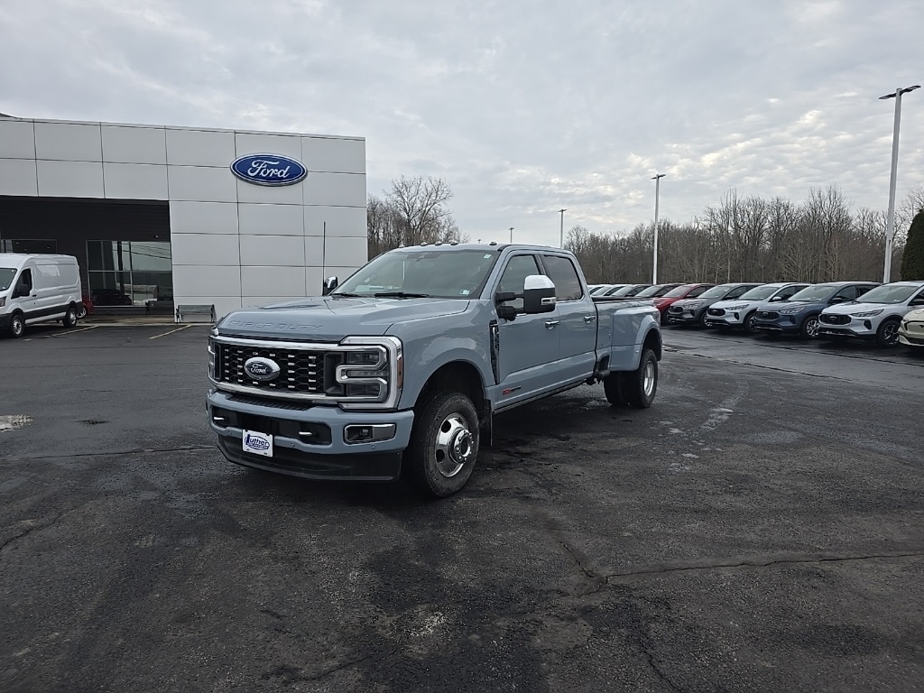 2024 Ford F-350 Super Duty Platinum's photo