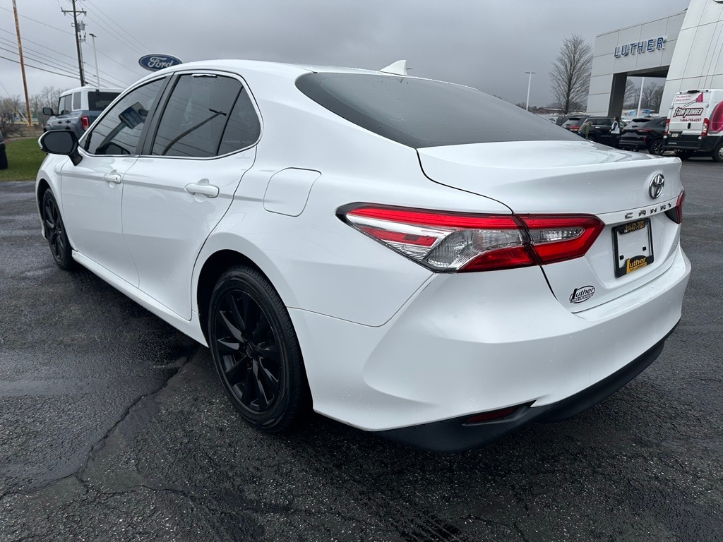Used 2019 Toyota Camry SE Sedan