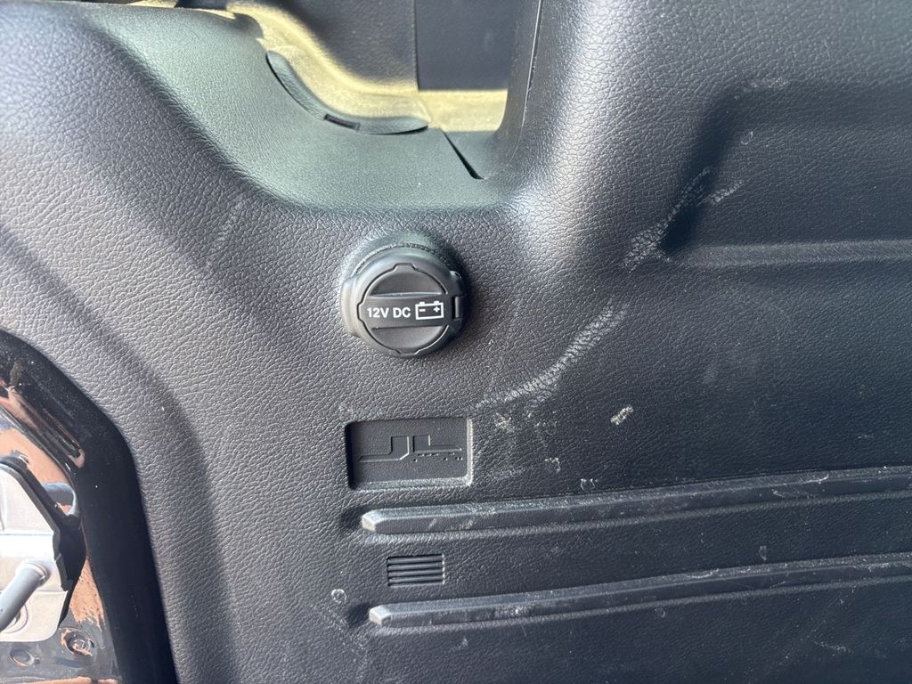 2022 Jeep Wrangler Unlimited Sahara Altitude - Photo 6