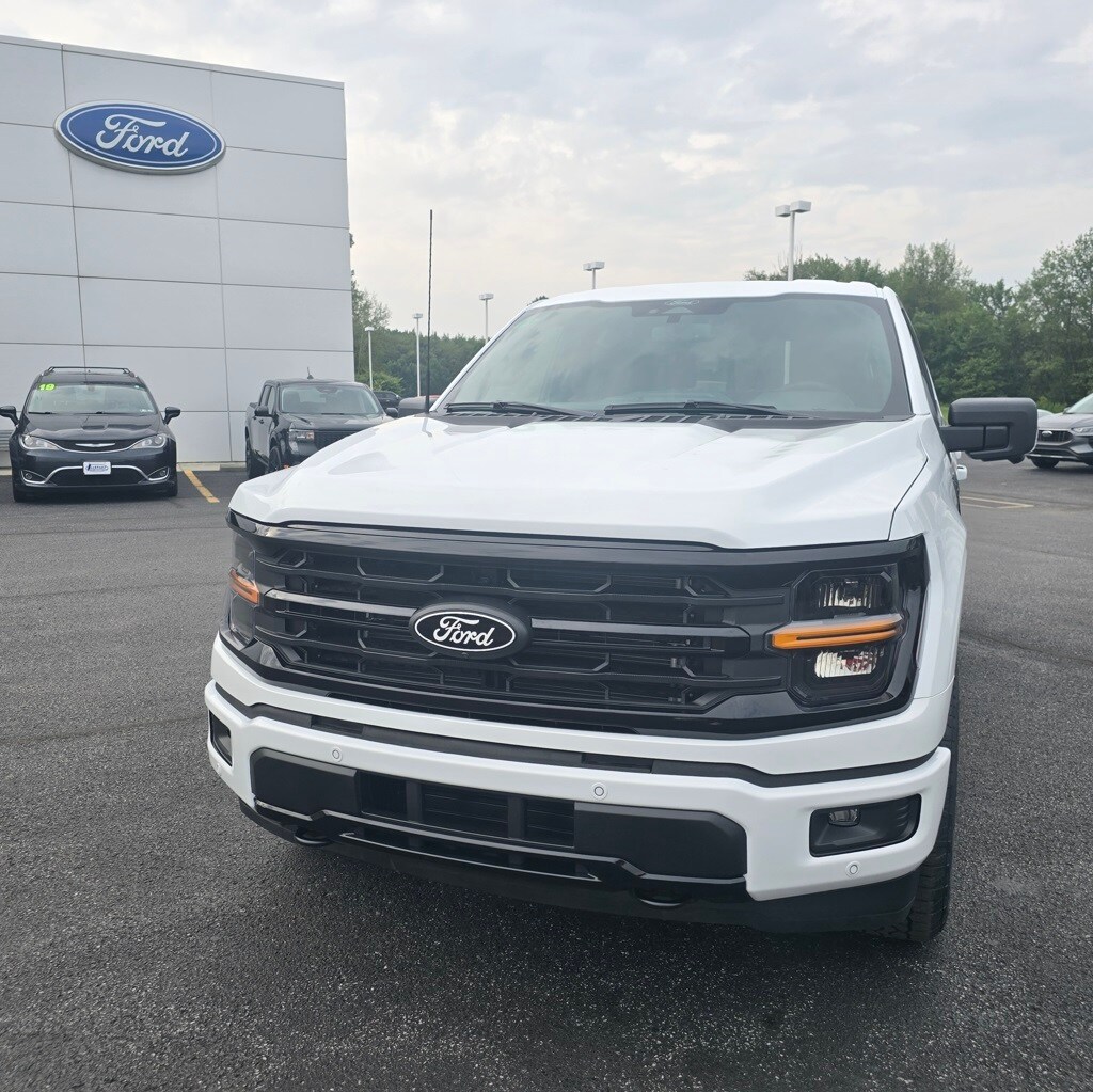 2025 Ford F-150 XLT photo 2