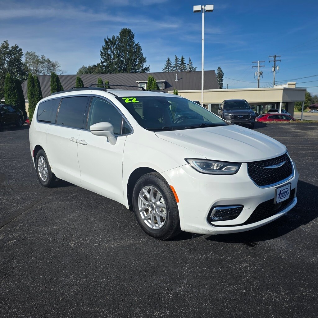 2022 Chrysler Pacifica Touring L photo 4