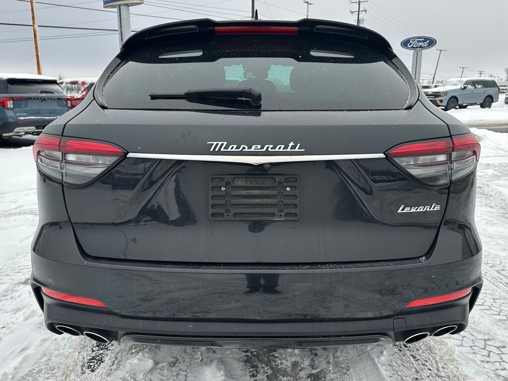 2023 Maserati Levante Modena S photo 2