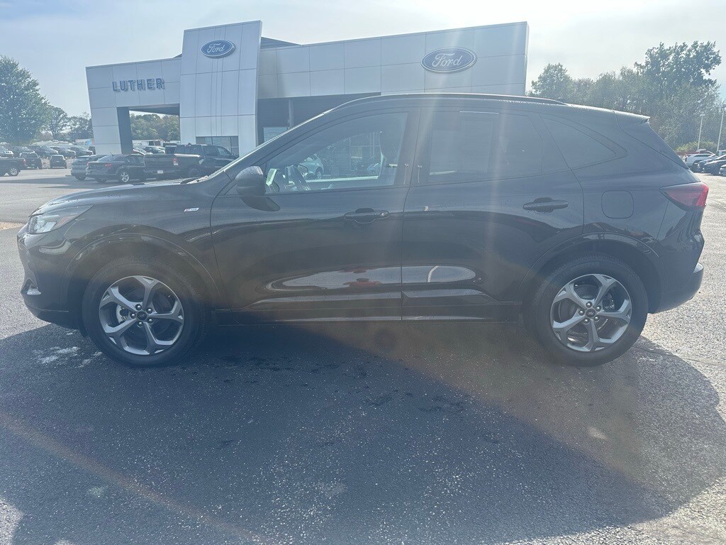 2024 Ford Escape ST-Line photo 2