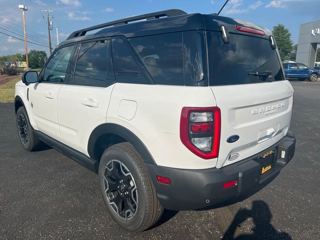 2025 Ford Bronco Sport Outer Banks photo 2