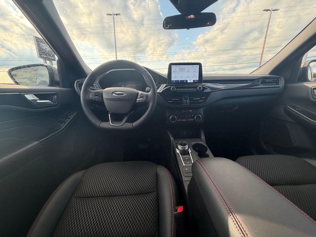 2026 Ford Escape ST-Line - Photo 12