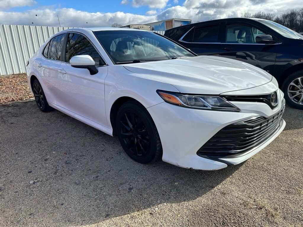 2019 Toyota Camry SE photo 4