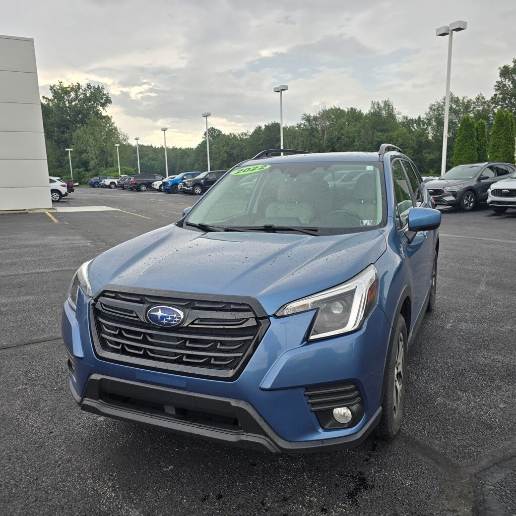 2022 Subaru Forester Premium photo 2