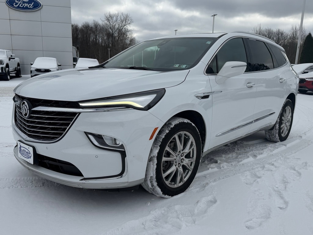 2023 Buick Enclave Essence's photo