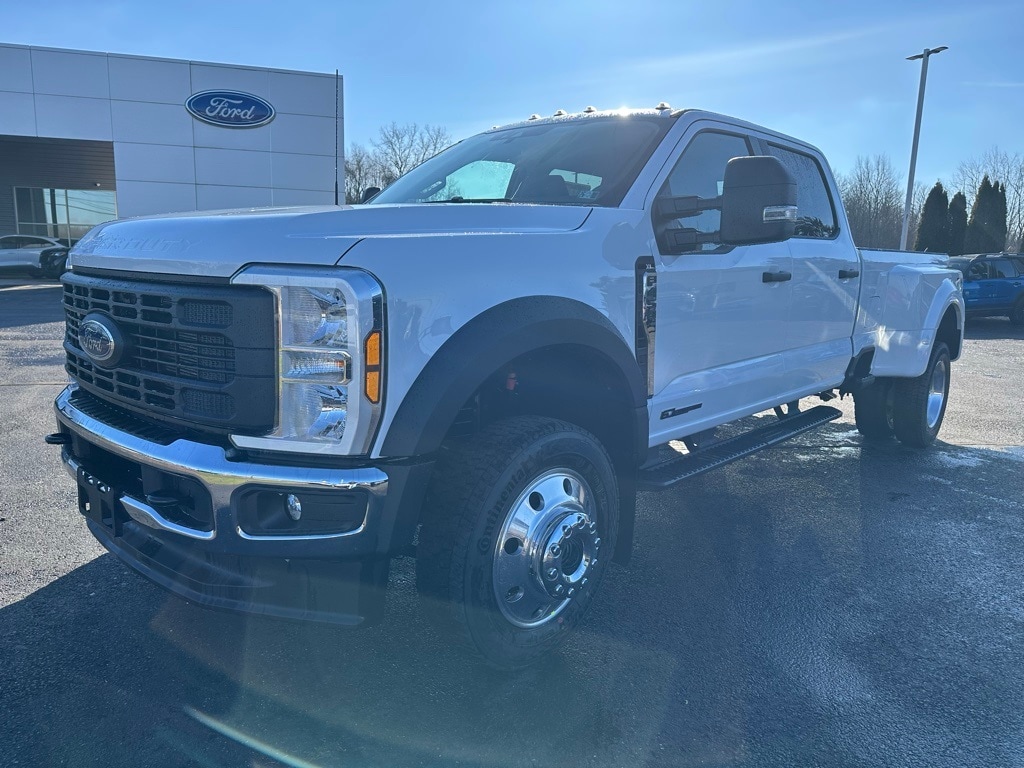 2026 Ford F-450 Super Duty XL's photo