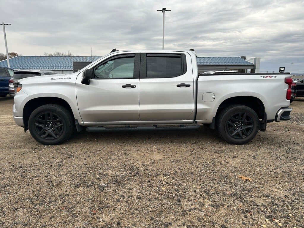 2022 Chevrolet Silverado 1500 Custom photo 2