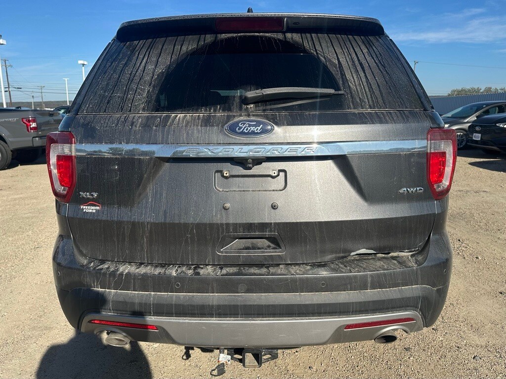 2017 Ford Explorer XLT photo 4