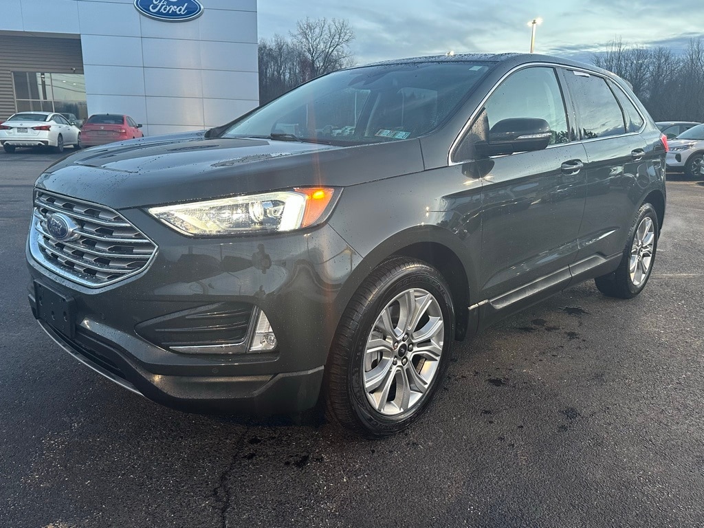 2024 Ford Edge Titanium's photo