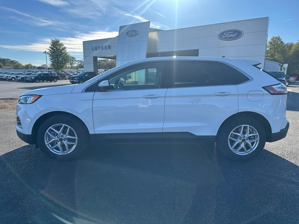 2024 Ford Edge SEL photo 2