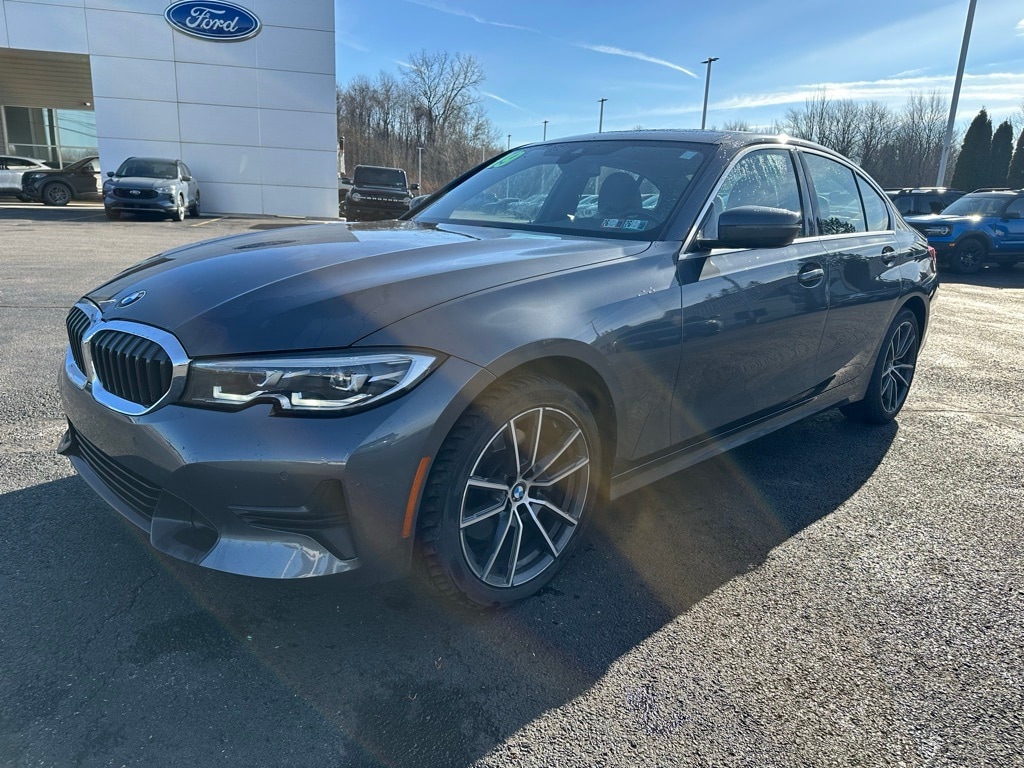 2019 BMW 3 Series 330i's photo