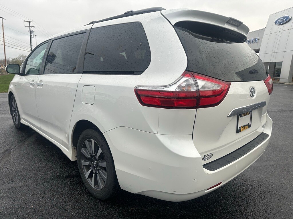 2019 Toyota Sienna Limited photo 3
