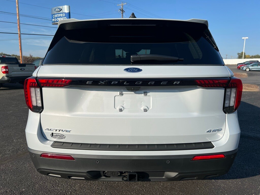 2025 Ford Explorer photo 4