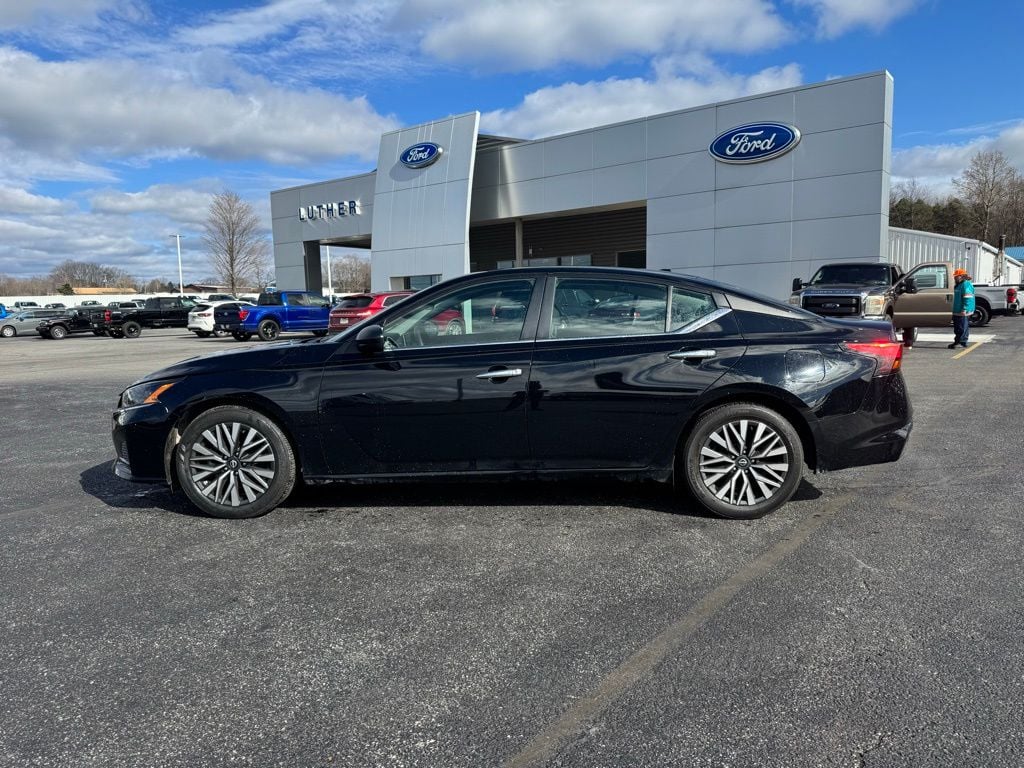 Used 2024 Nissan Altima 2.5 SV Sedan