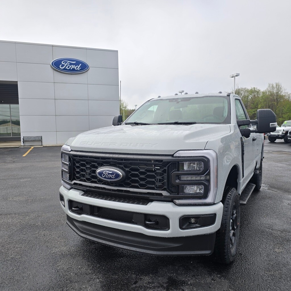 2025 Ford F-250 XL photo 3