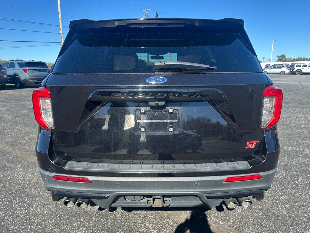 2022 Ford Explorer ST photo 2