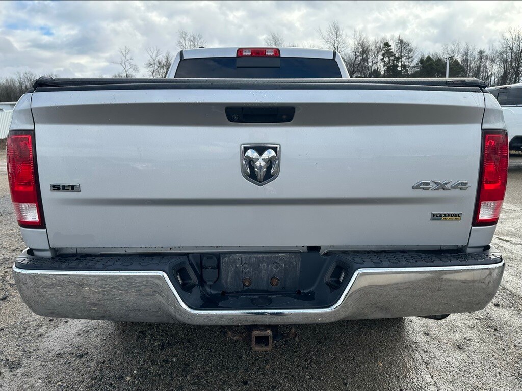 2017 Ram 1500 SLT photo 4
