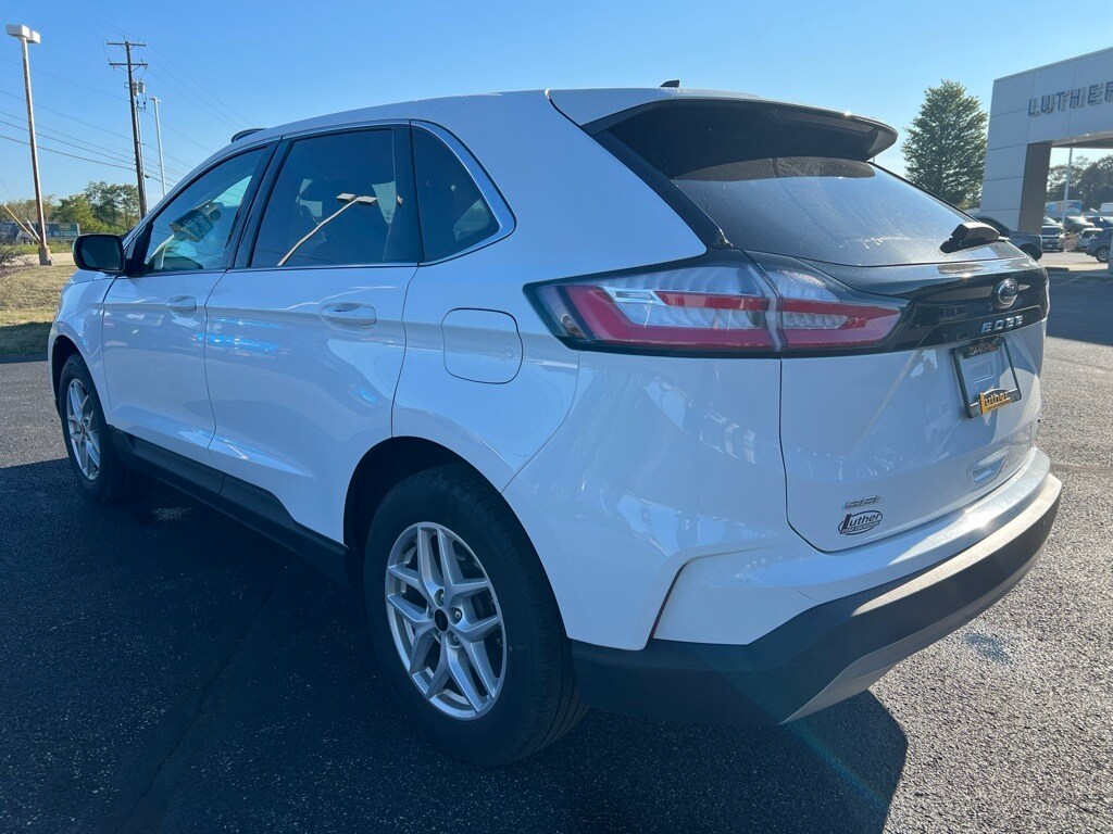 2024 Ford Edge SEL photo 2