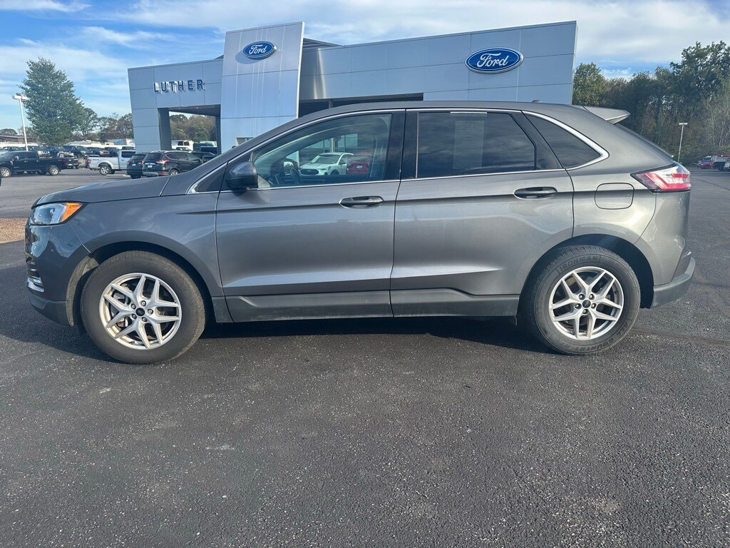 2023 Ford Edge SEL photo 2