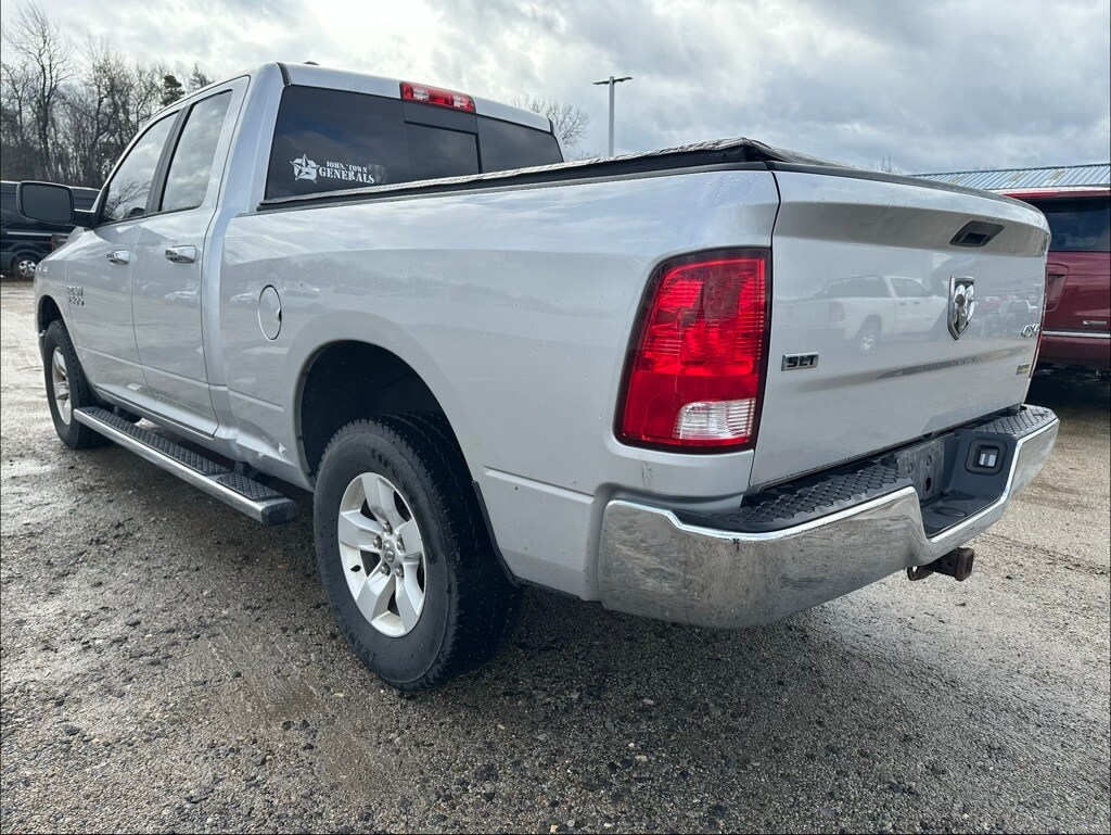 2017 Ram 1500 SLT photo 3