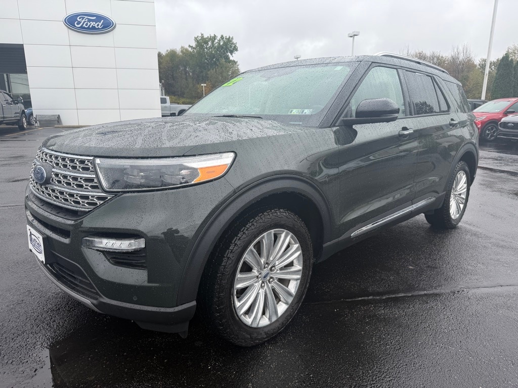 2022 Ford Explorer Limited's photo