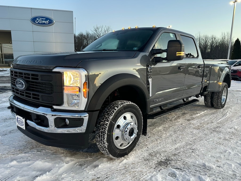 2026 Ford F-450 Super Duty XL's photo
