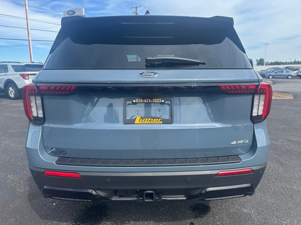 2025 Ford Explorer ST-Line photo 4