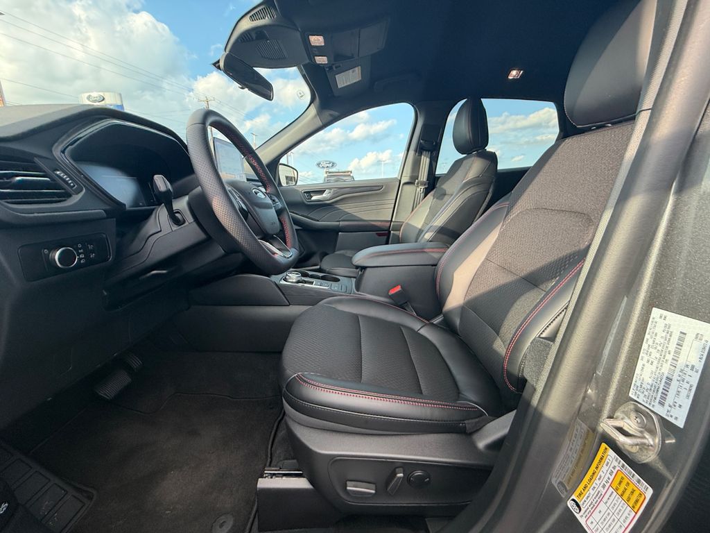 2026 Ford Escape ST-Line - Photo 14