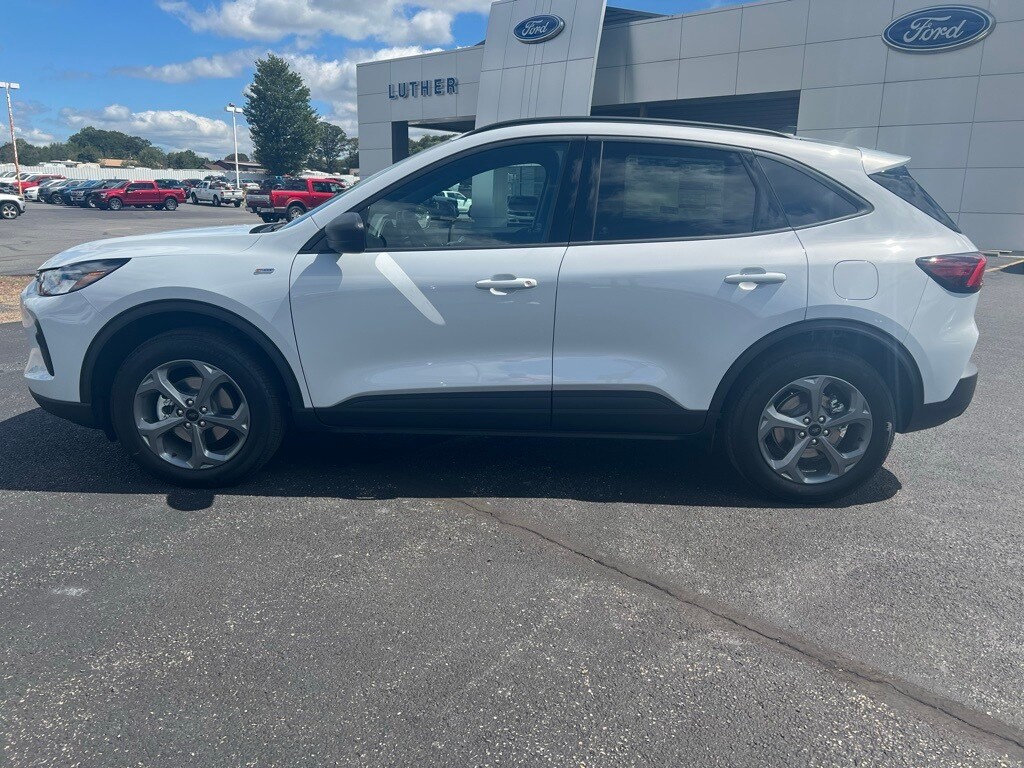 2025 Ford Escape ST-Line photo 4