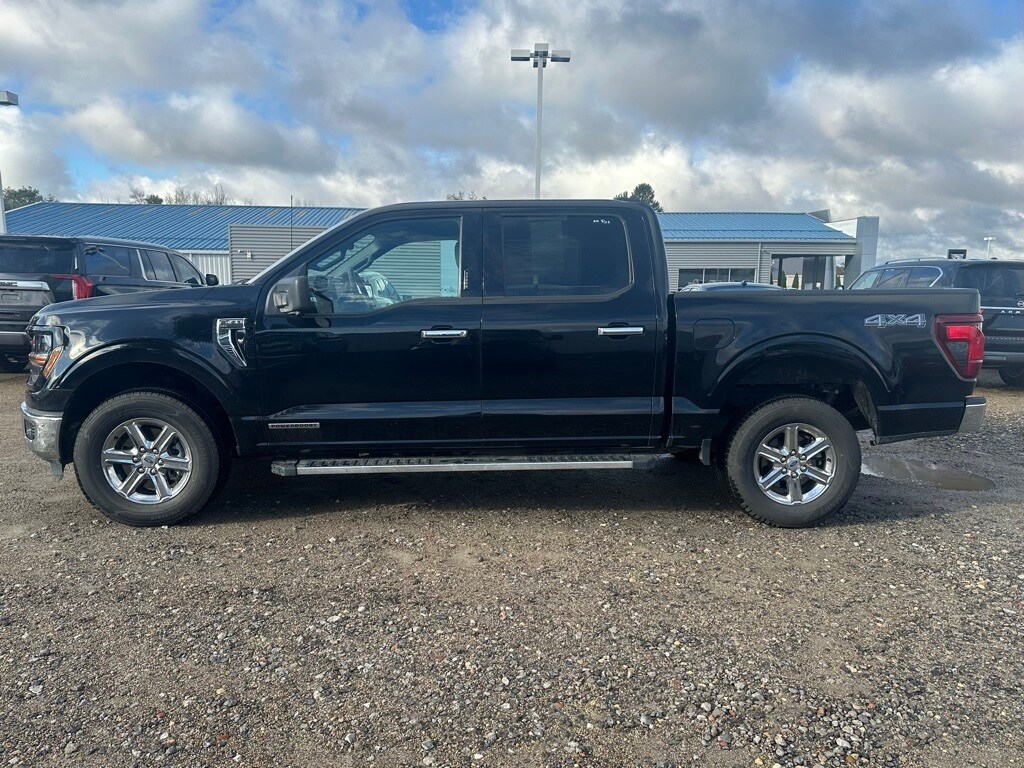 2024 Ford F-150 XLT photo 2