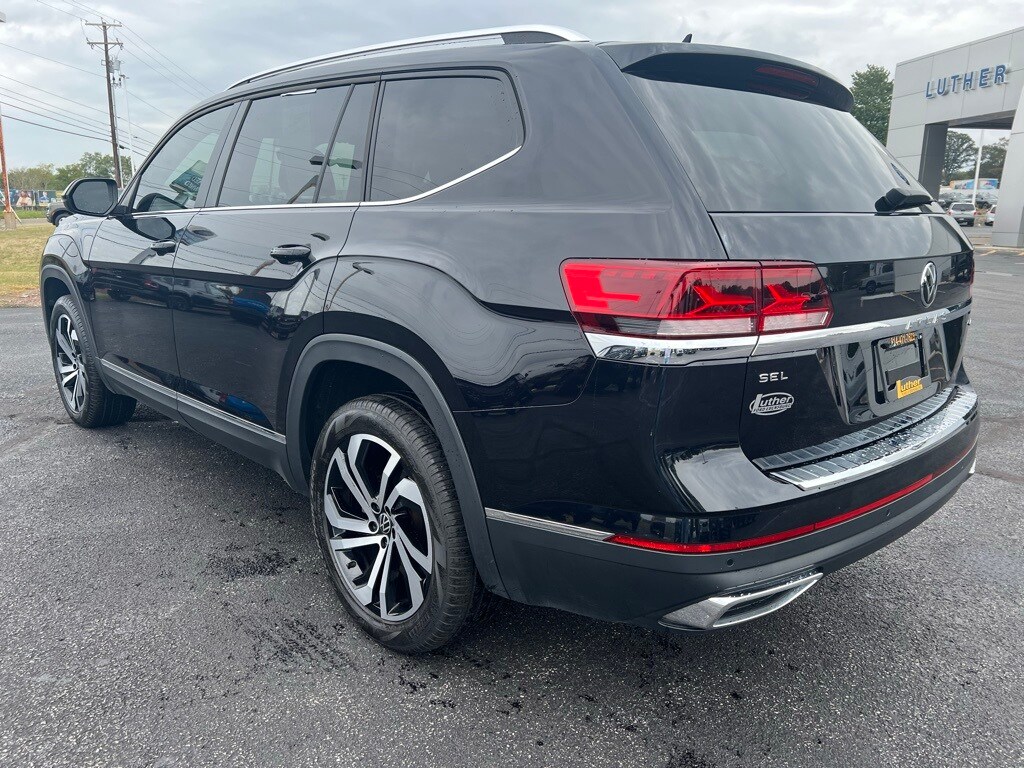 2023 Volkswagen Atlas SEL photo 2