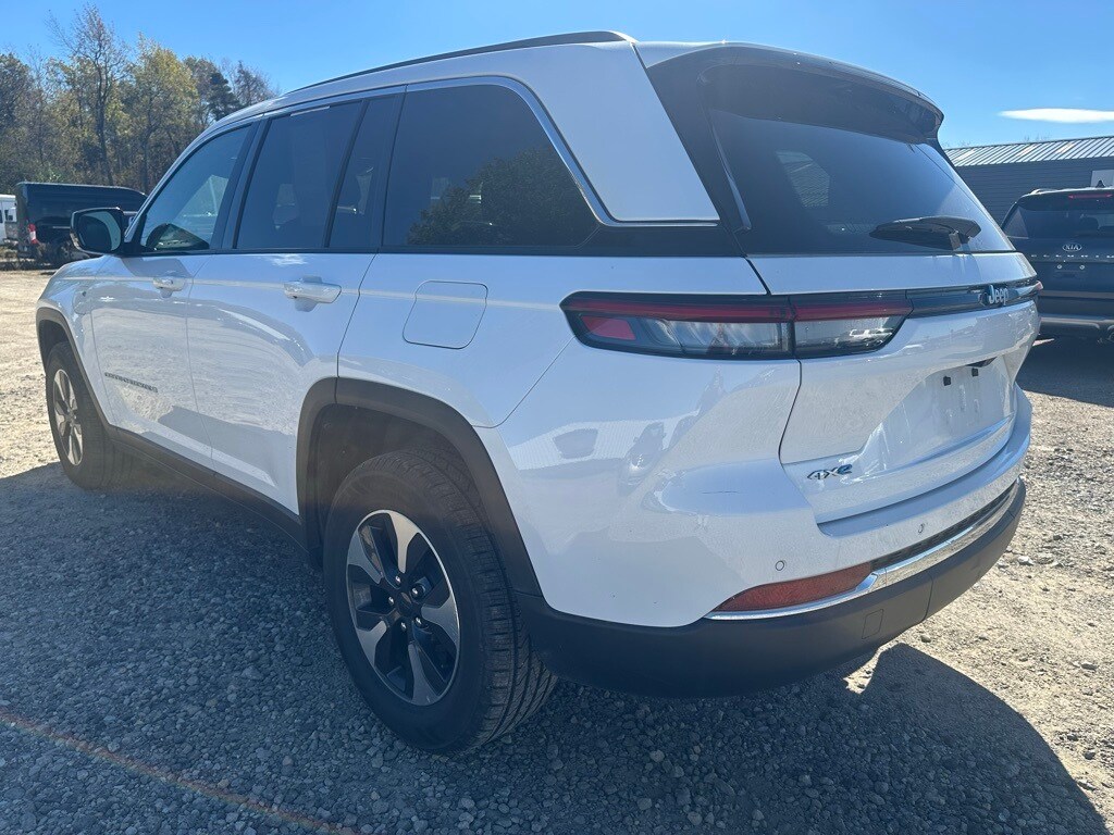 2024 Jeep Cherokee Limited 4xe photo 3