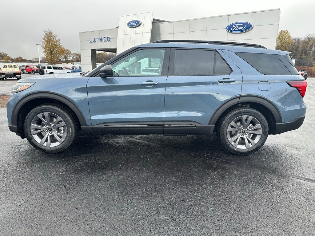 2026 Ford Explorer photo 2