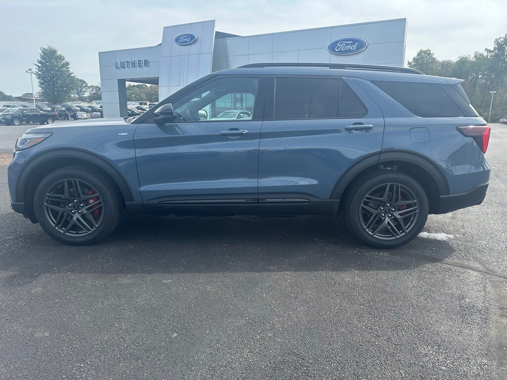 2025 Ford Explorer ST-Line photo 2